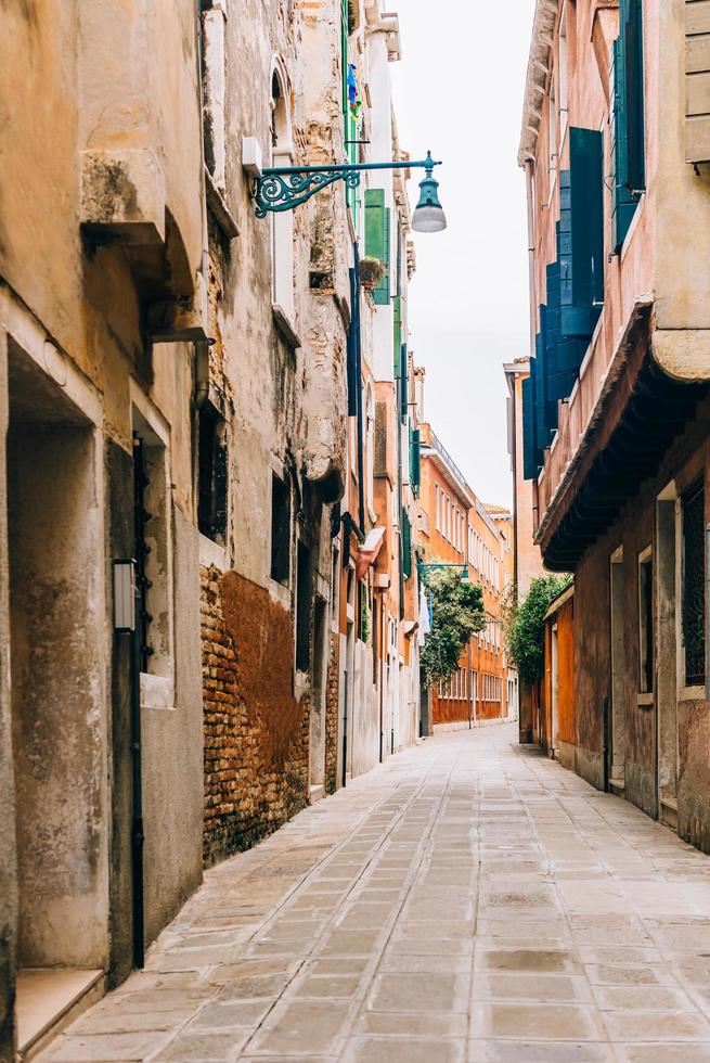 toeristische routes van de oude straten van Venetië van Italië foto
