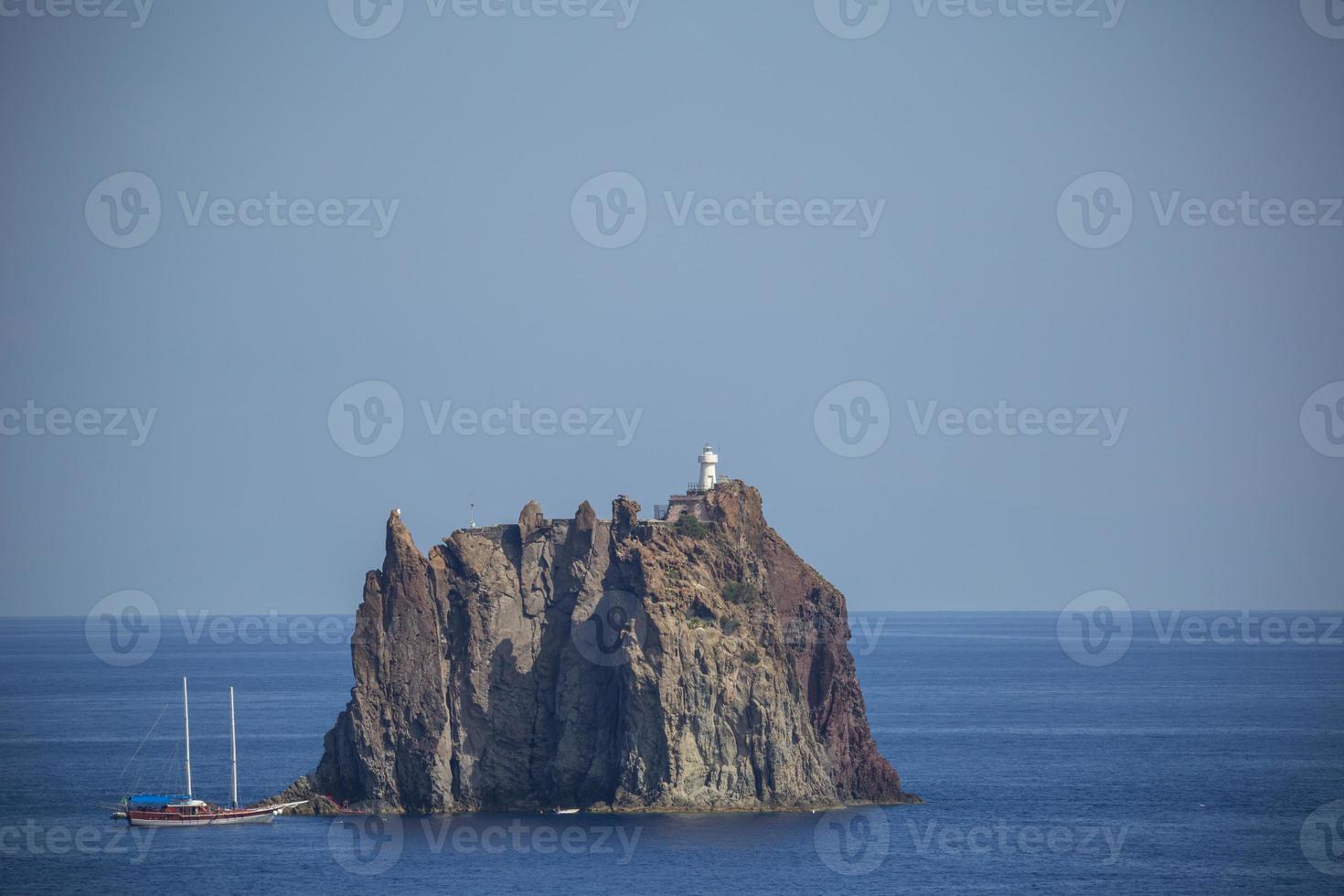 strombolicchio eiland De volgende naar stromboli foto