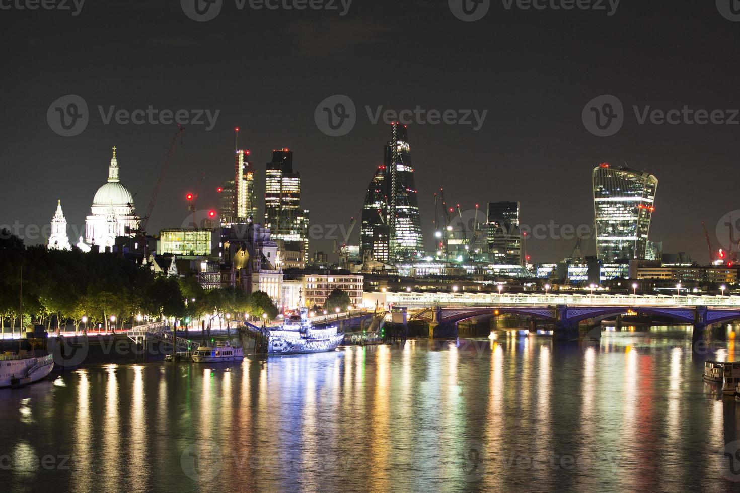Londen stad horizon rivier- Theems foto
