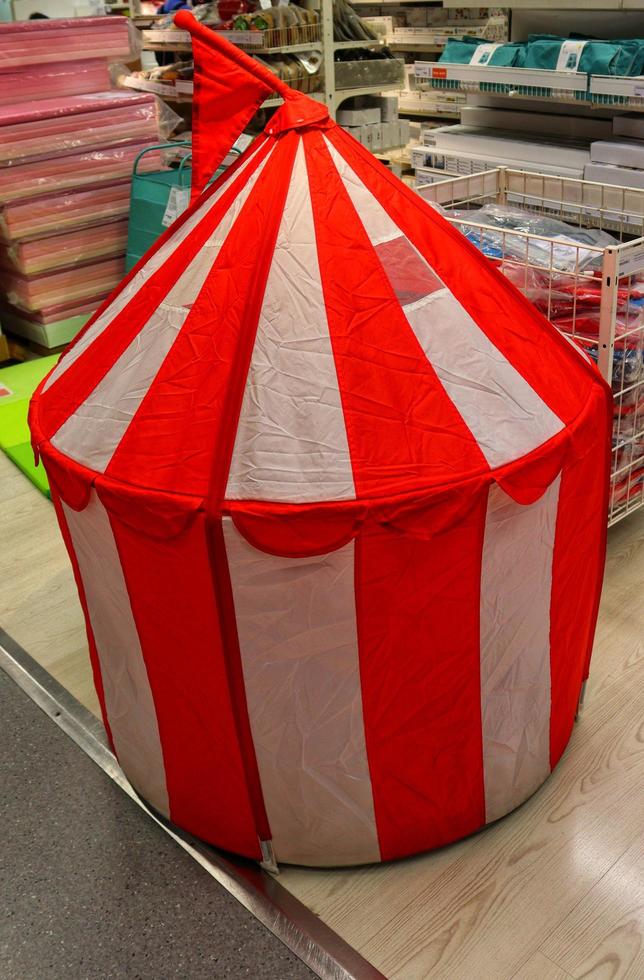 speelkamer tent, tipi tent voor kinderen opvouwbaar Speel tent voor meisje en jongen met dragen koffer, buiten katoen oranje en wit stroken canvas Tipi foto