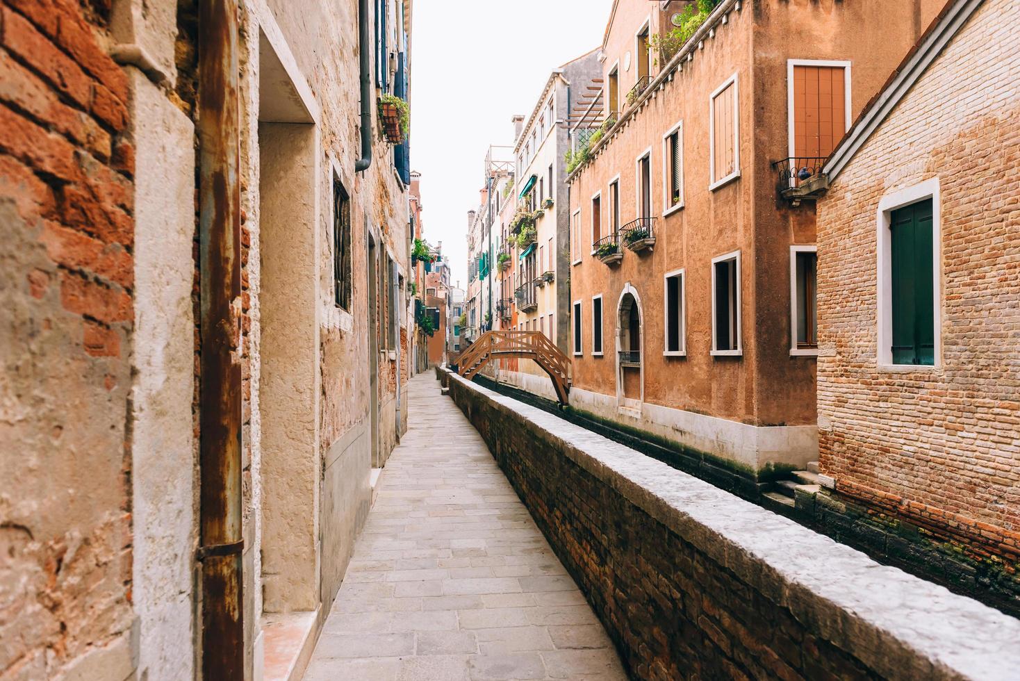 de oude straten van Venetië van Italië foto