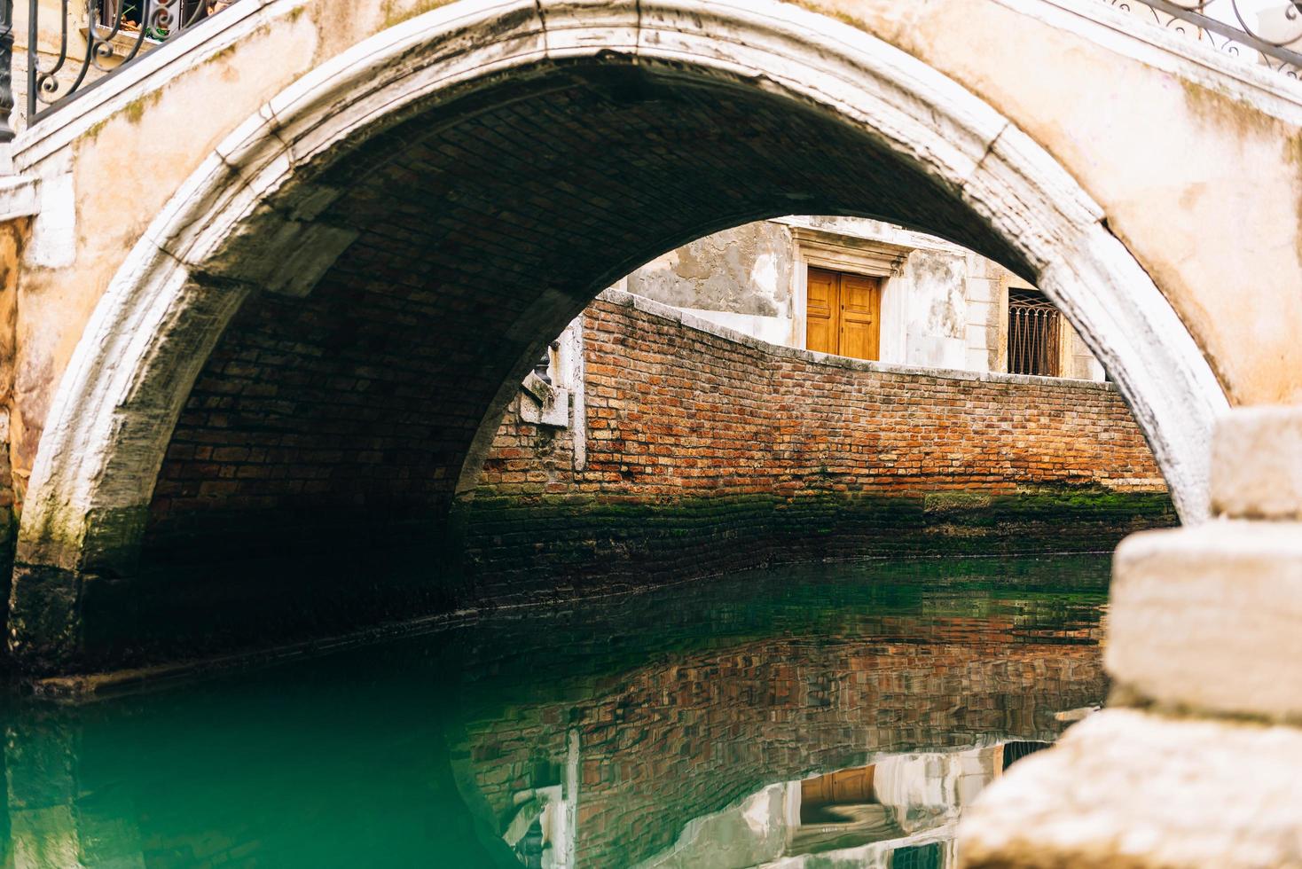 de oude straten van Venetië van Italië foto