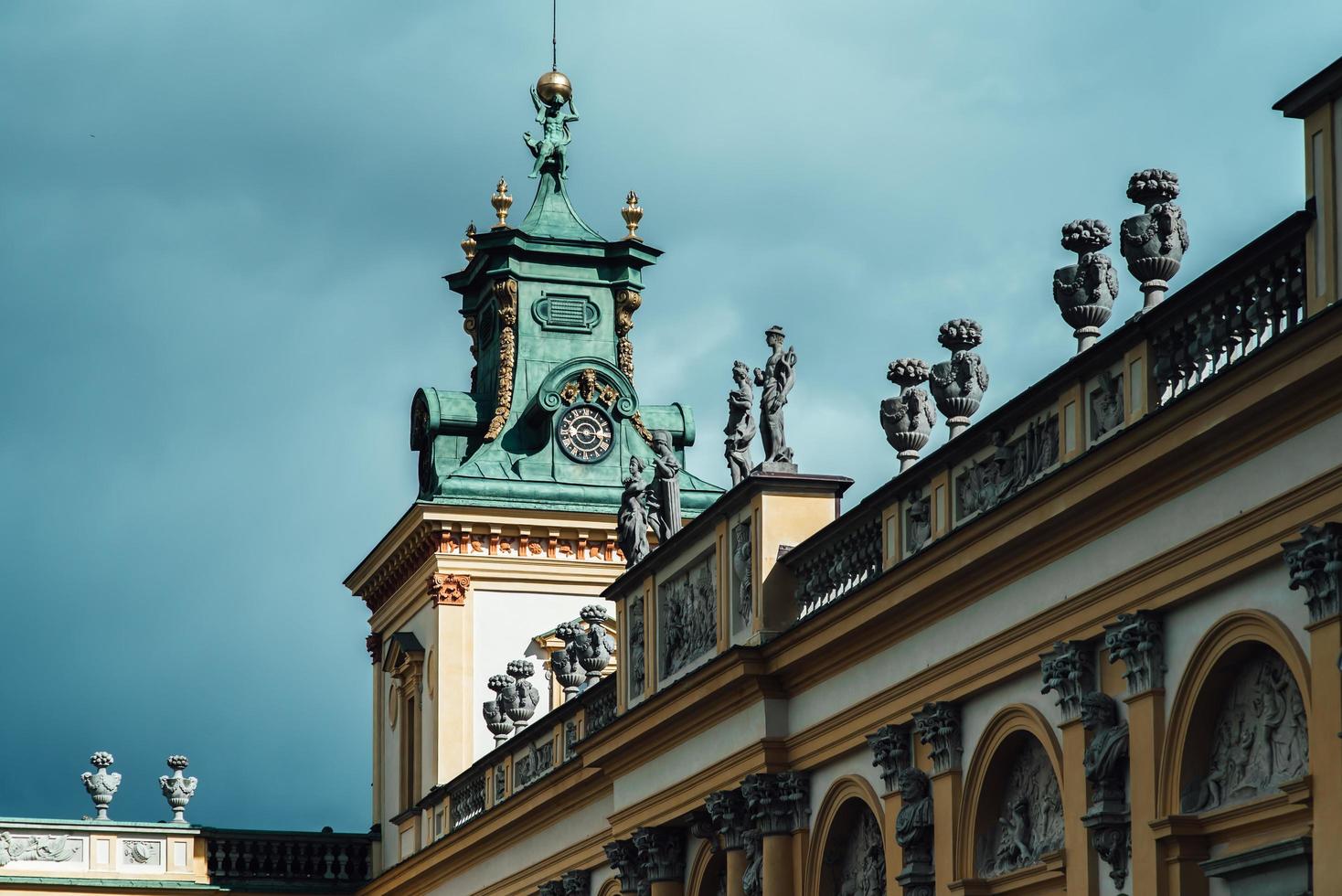 warsaw, polen 2017 - oud antiek paleis in warsaw wilanow, met parkarchitectuur foto