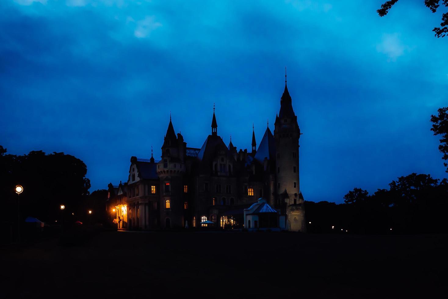 moszna, polen 2017 - oud Pools kasteel in het dorp moszna foto