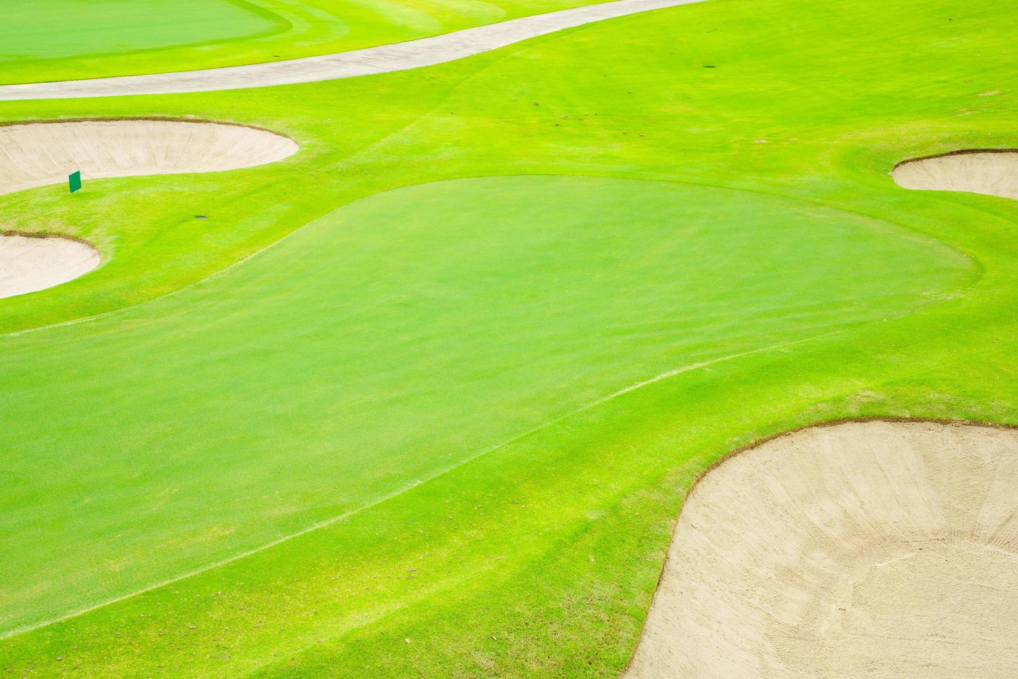 bovenaanzicht van een golfbaan foto