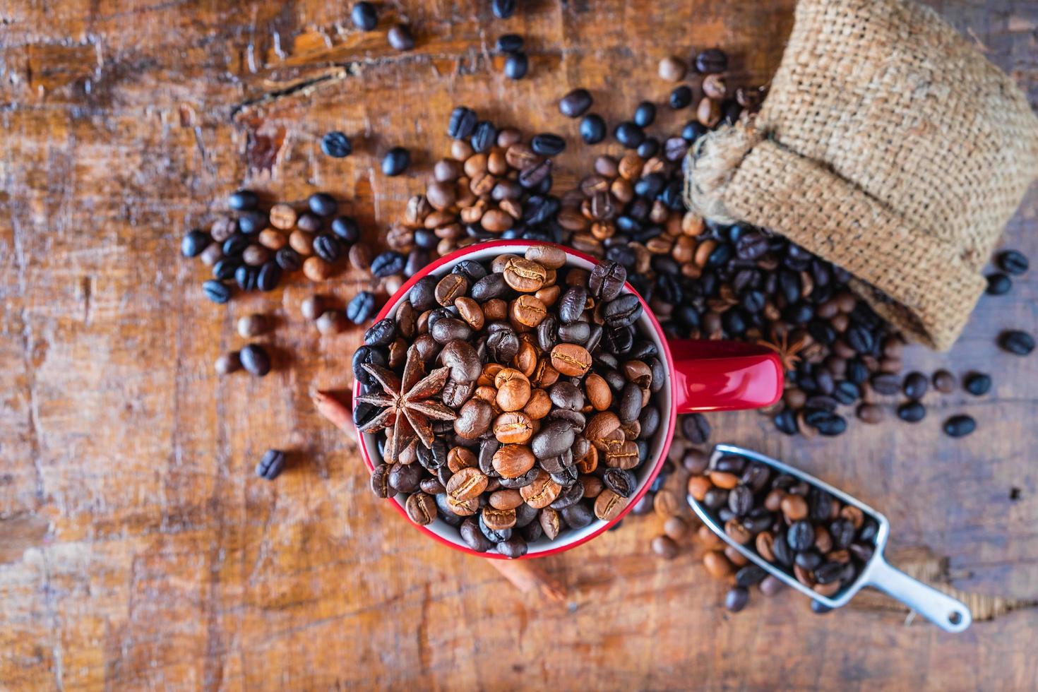 bovenaanzicht van gebrande koffie foto