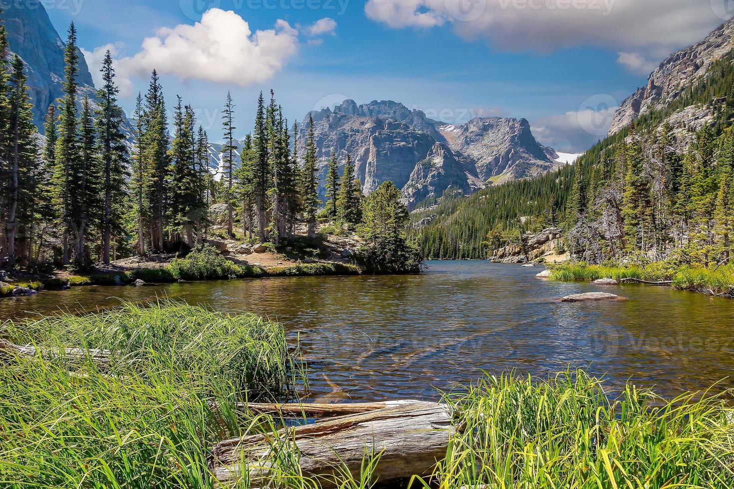 landschap van droom meer in rotsachtig berg nationaal park in Colorado foto