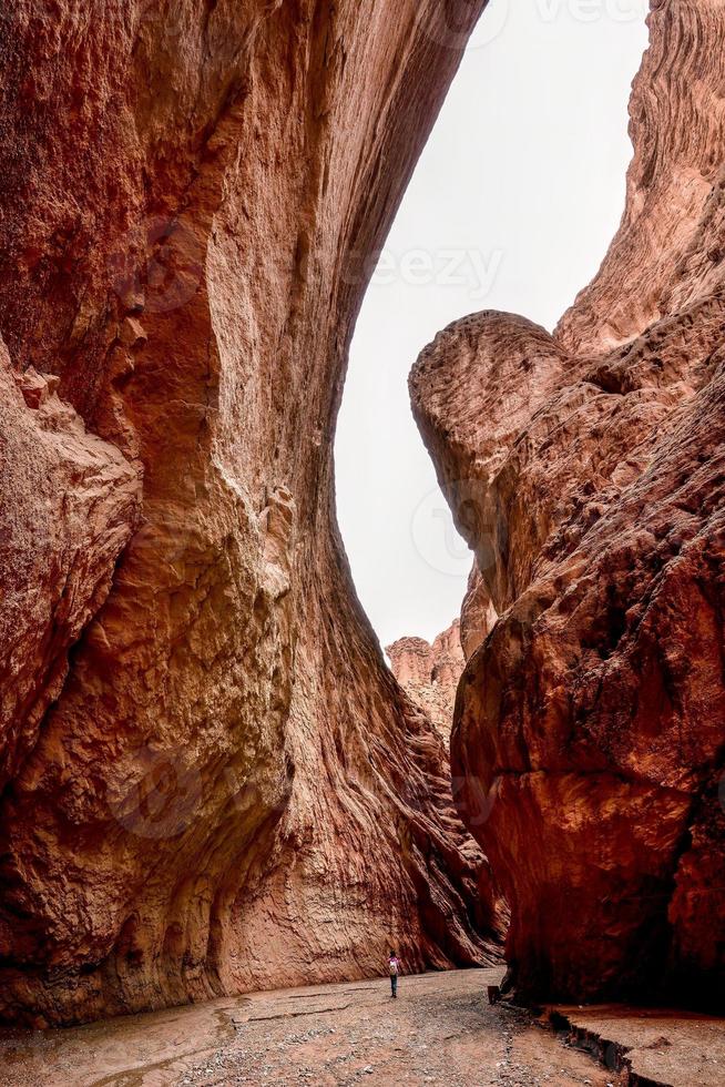 de mysterieus groots Ravijn van tianshan bergen foto