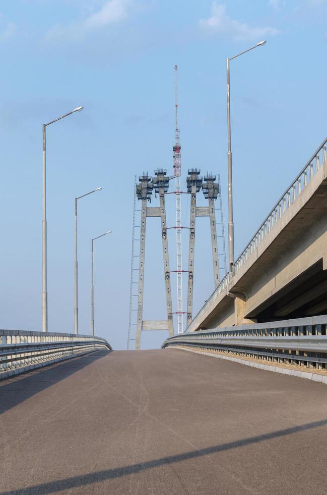 bruggenbouw met pilaren foto