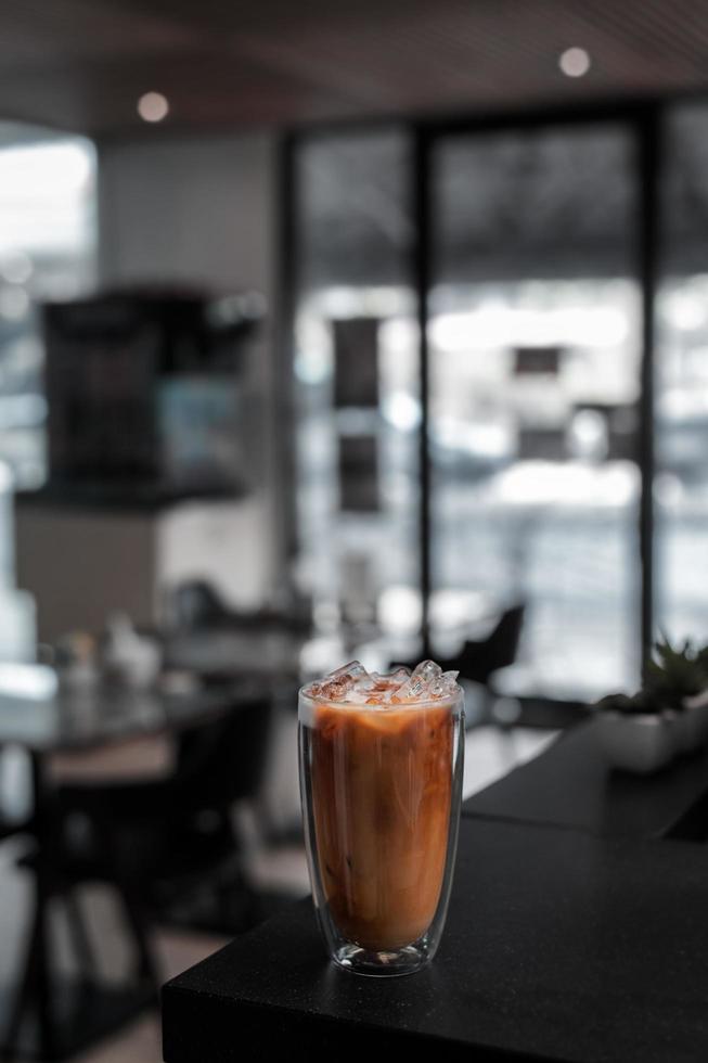 ijskoffie op cafételler foto