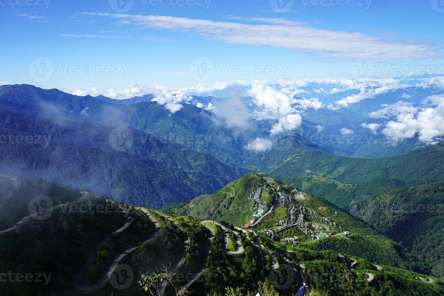 landschap van zig zag weg van zijde route sikkim foto