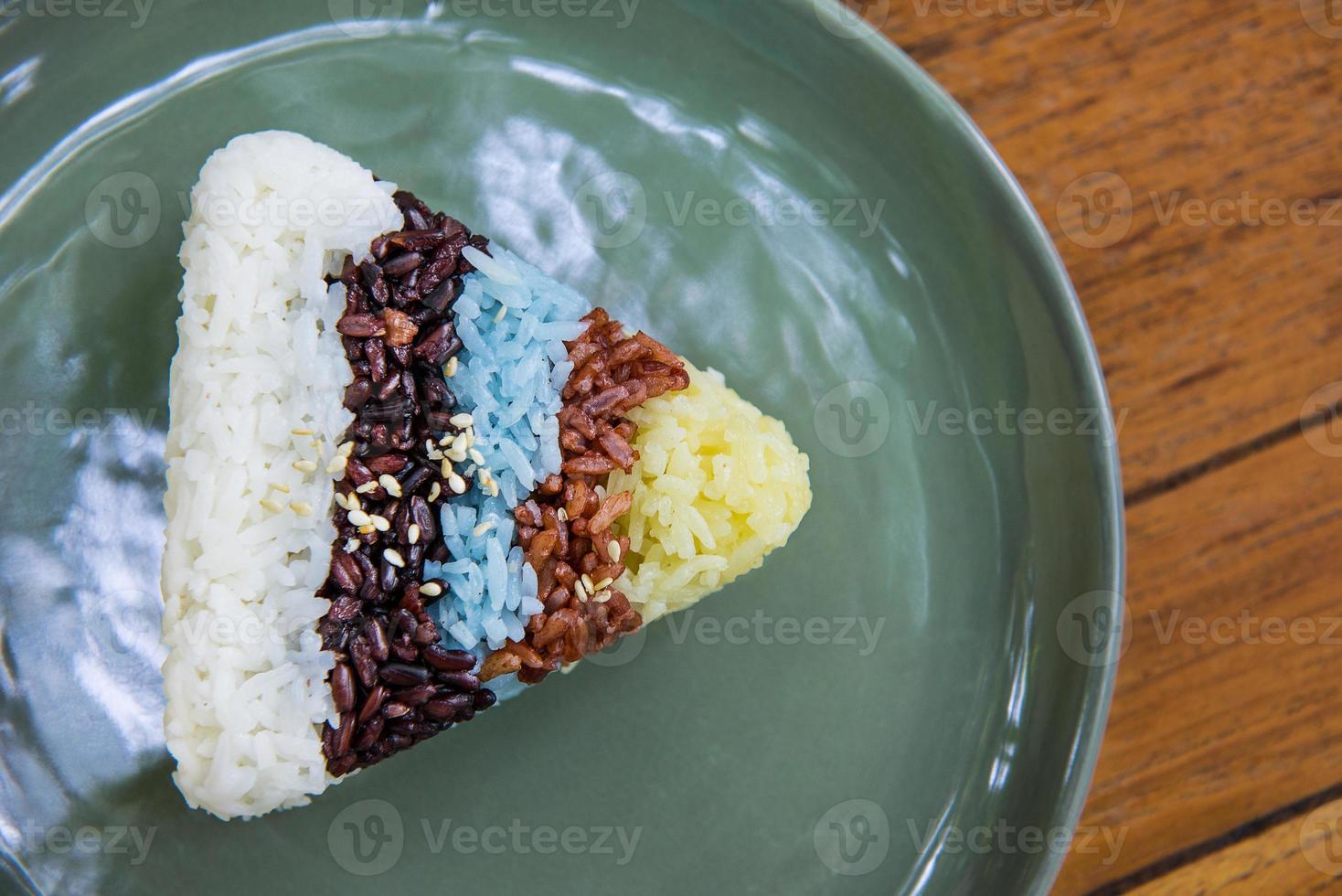 de verscheidenheid kleur van rijst- in driehoek vorm foto