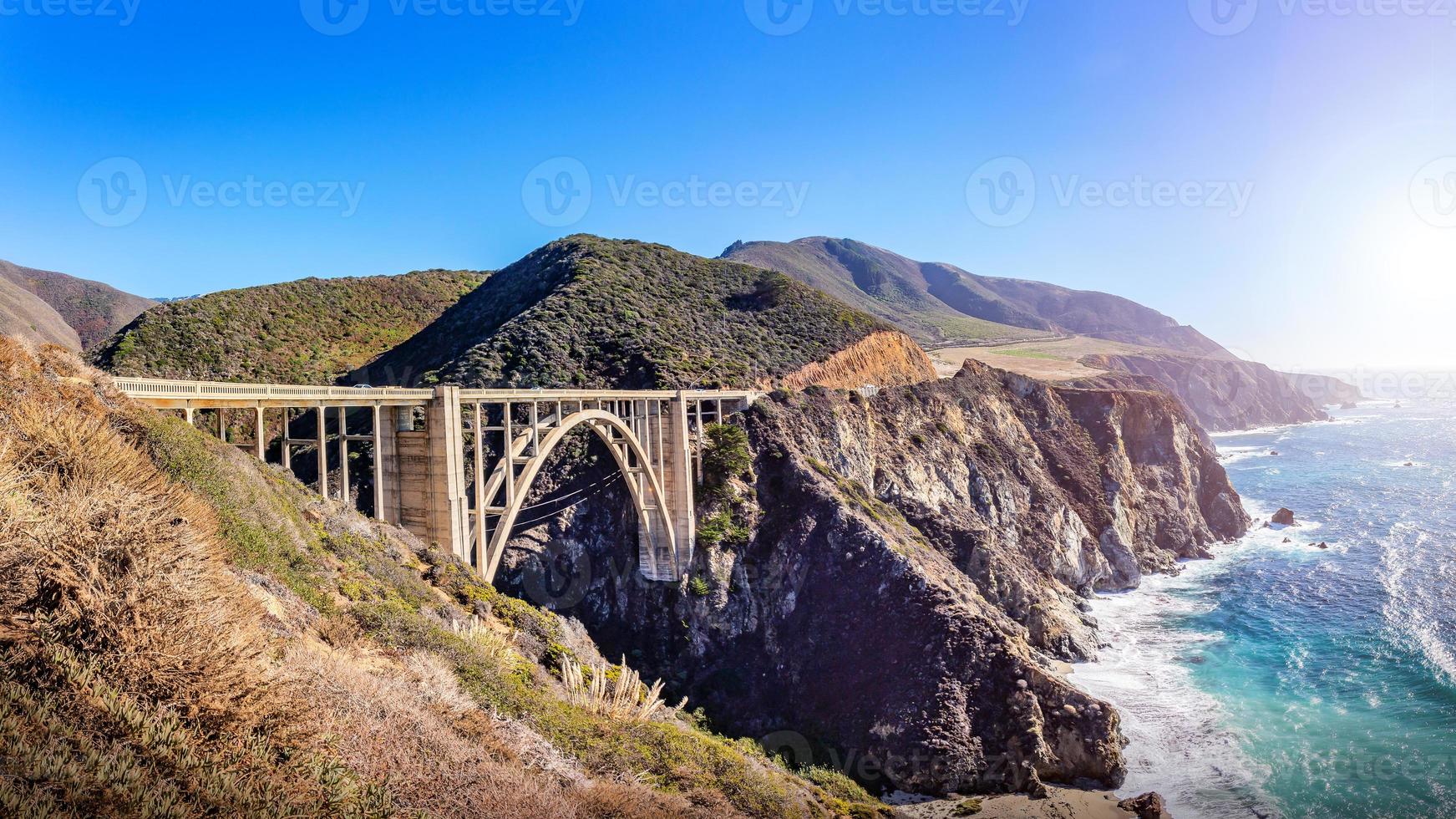 bixby creek bridge op de pacific highway, california, usa foto