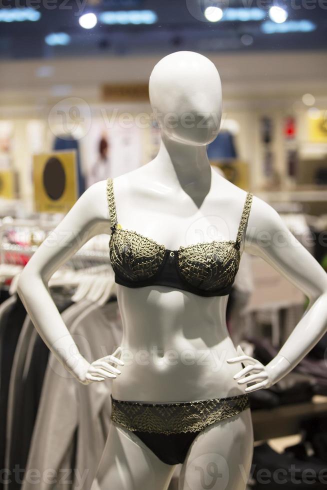 vrouw mannequin in ondergoed. winkel lingerie. foto