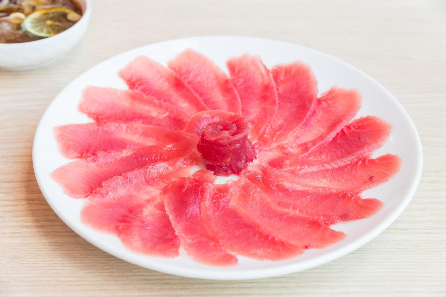 rauwe verse tonijnsashimi foto