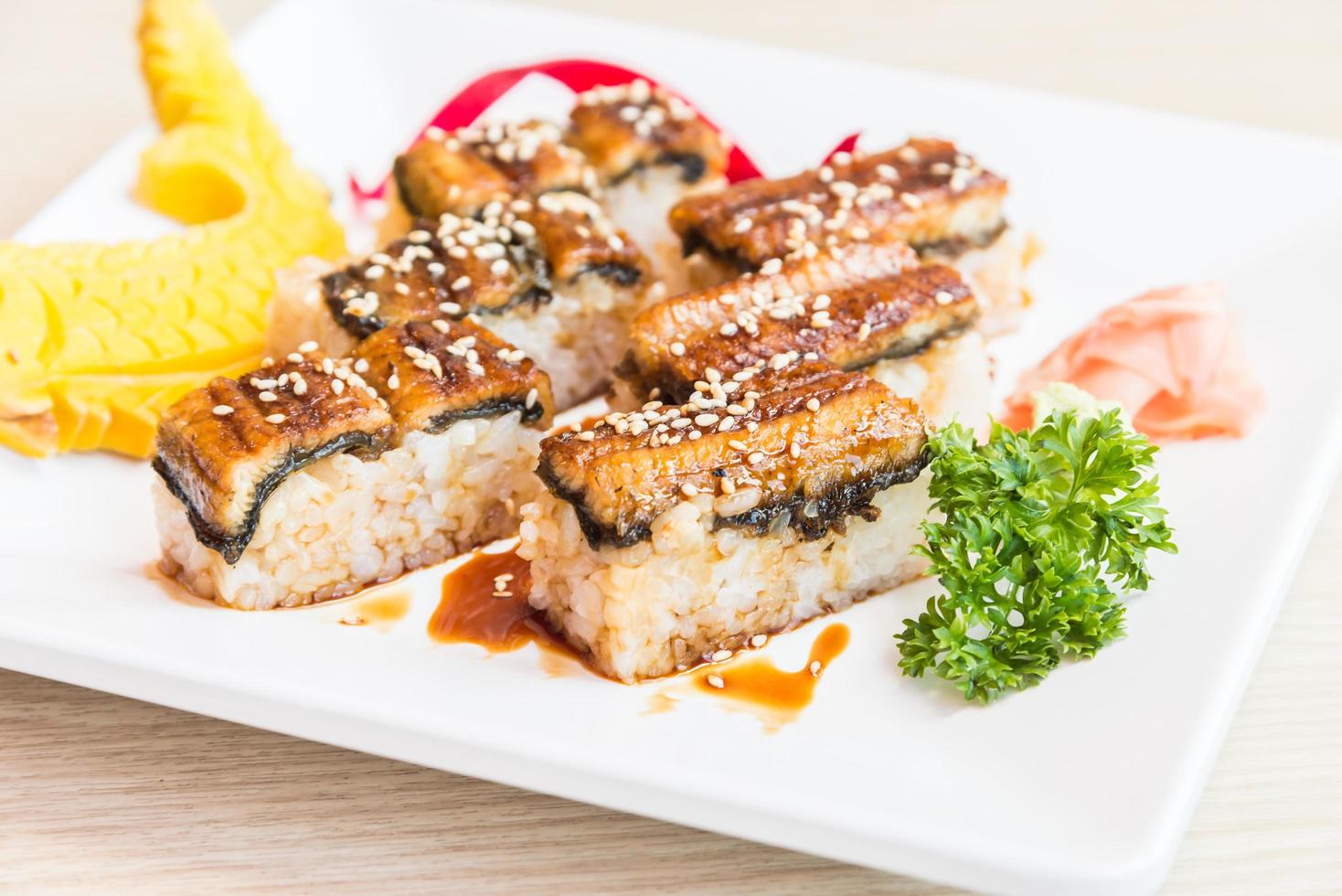 paling sushi roll maki foto