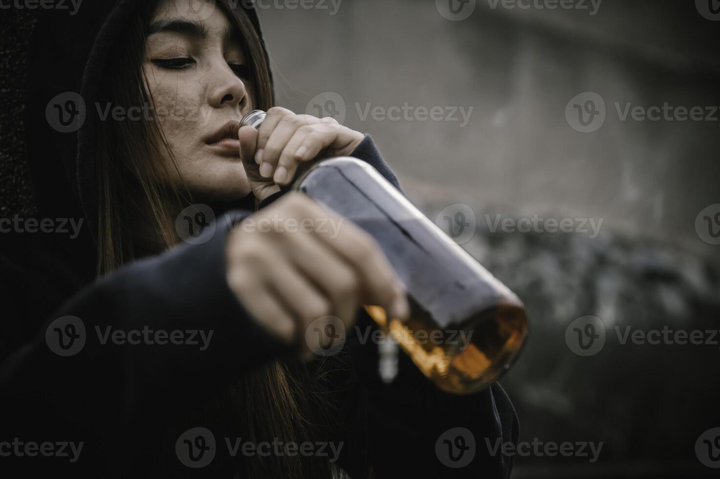 portret van verslaafde drug Aziatisch vrouw, alcoholist vrouw concept foto