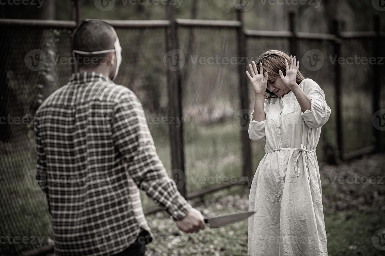 een serieel moordenaar tafereel is over naar doden een Aziatisch vrouw, begrip thriller scène, halloween festival foto