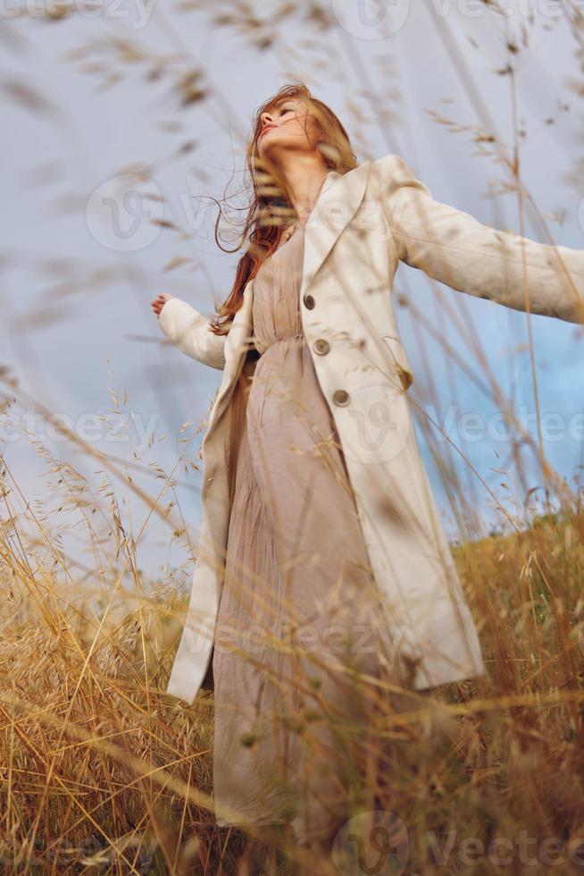 vrouw landbouw natuur planten herfst seizoen concept foto