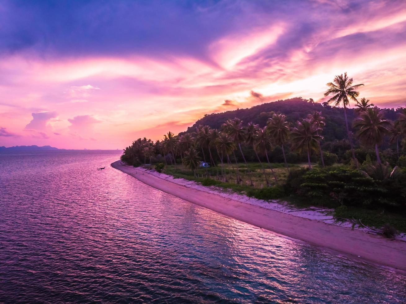 luchtfoto van de zee op het eiland Koh Samui, Thailand foto