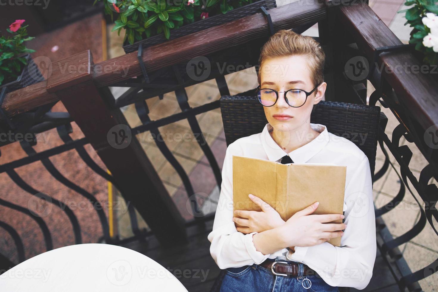 kort haren vrouw lezing wandelen in de vers lucht communicatie foto