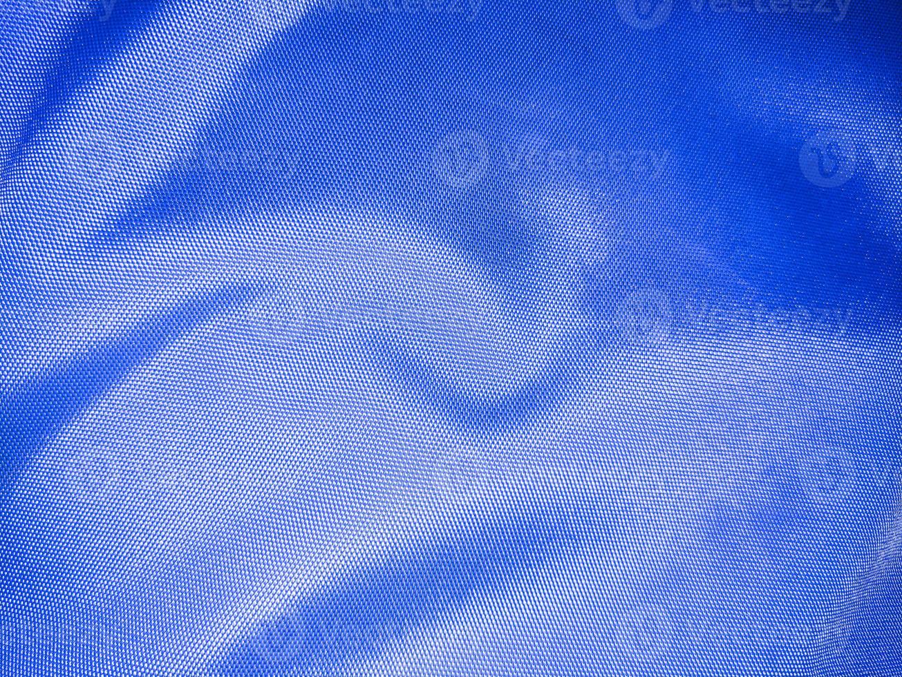 dichtbij omhoog van polyester getextureerde blauw synthetisch achtergrond foto
