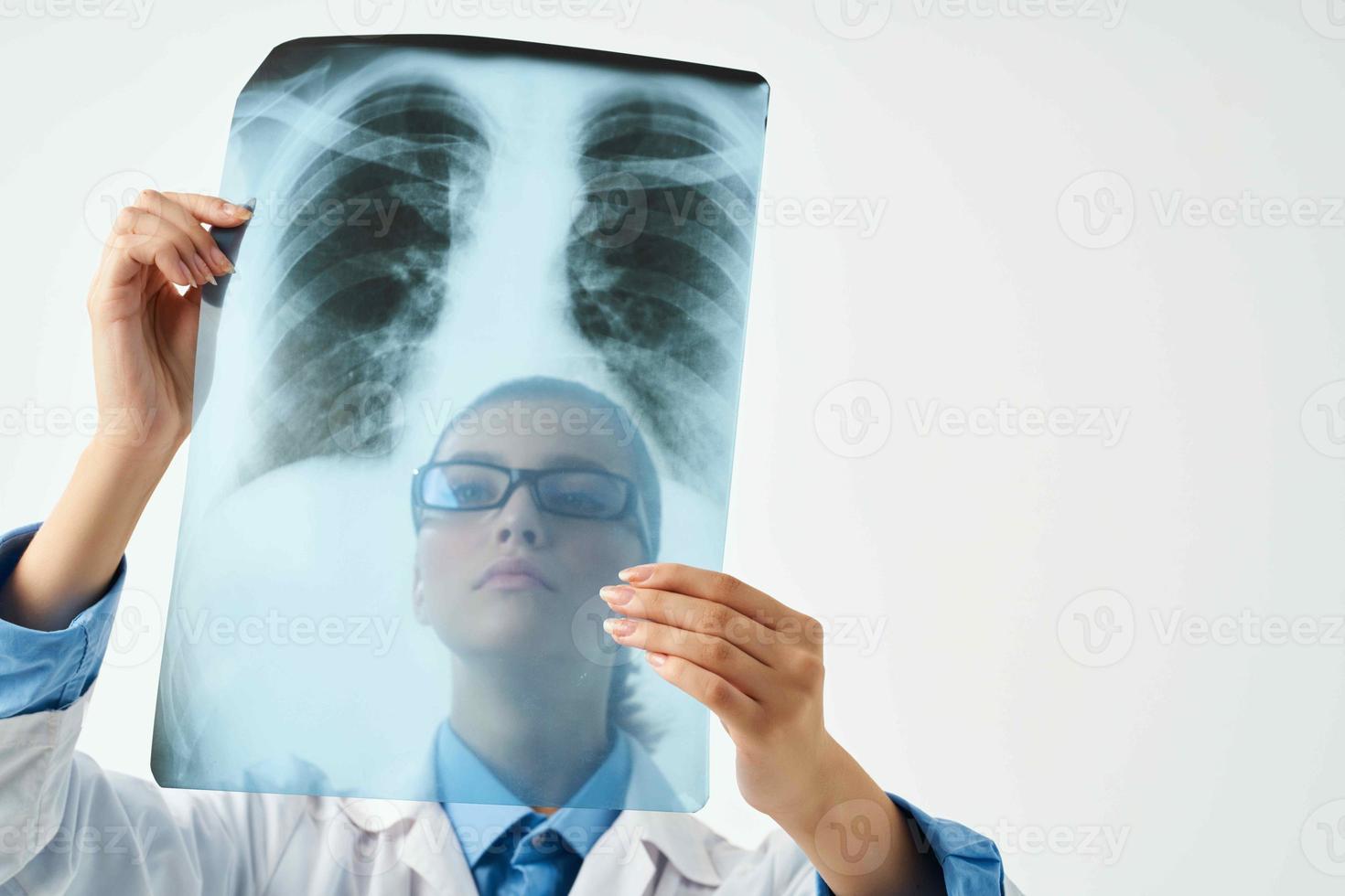 vrouw dokter medisch gezicht masker Onderzoek röntgenstraal van geduldig foto