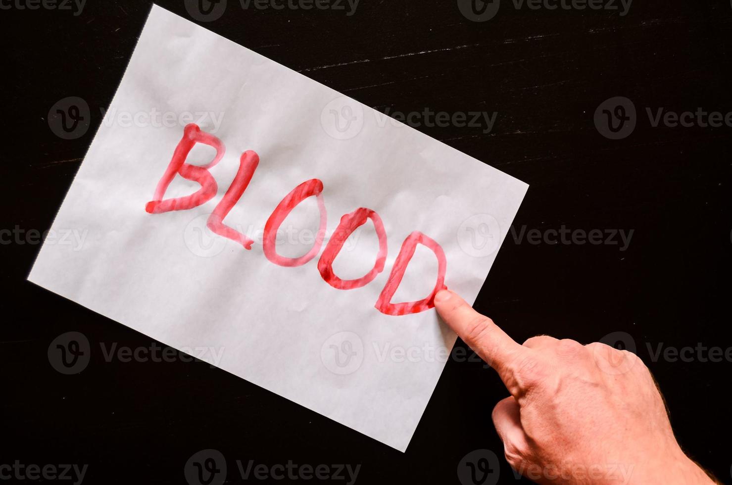 bloed woord geschreven Aan papier foto