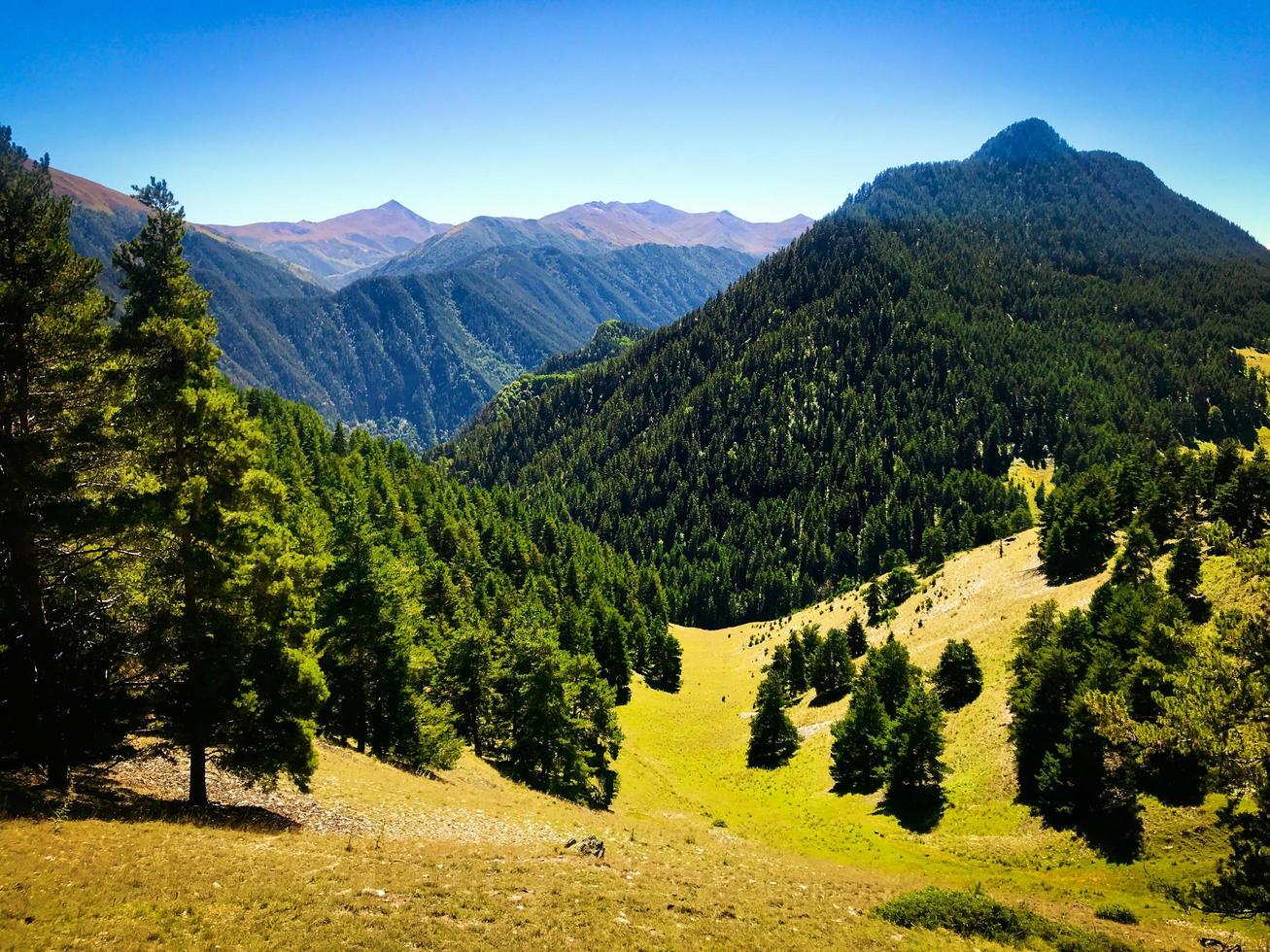 landschapsmening in Upper Omalo-wandelpad in Tusheti National Park, Georgië foto