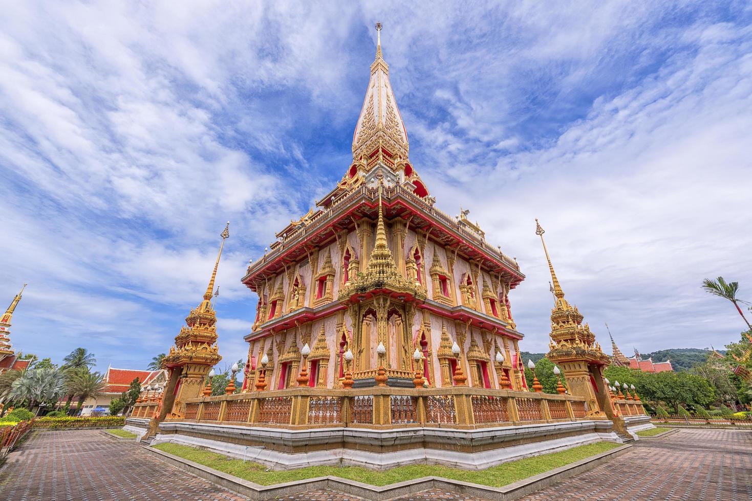 wat cha lange tempel in phuket, thailand foto