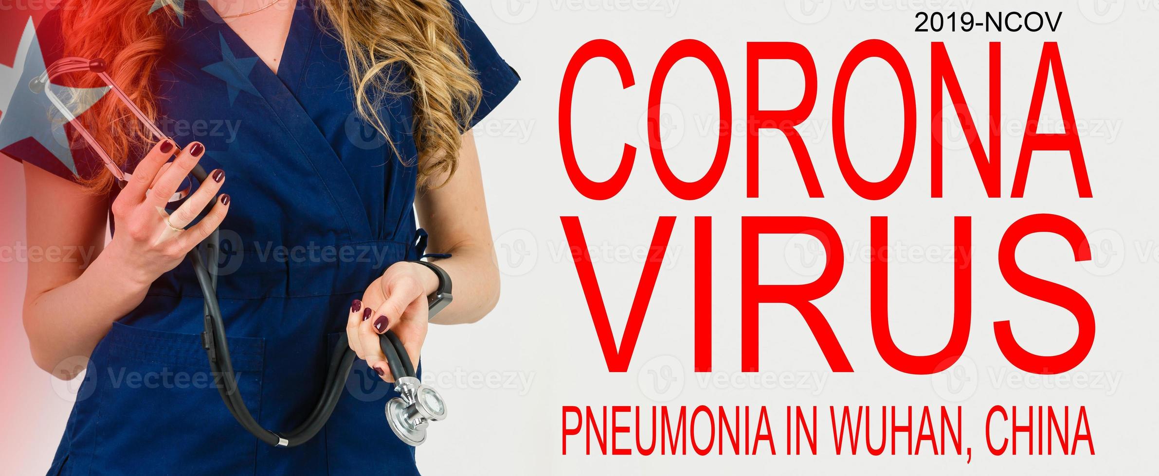 concept van coronavirus quarantaine. mers-cov. roman coronavirus 2019-ncov .dokter met een stethoscoop in de handen Aan wit achtergrond. coronavirus tekst foto