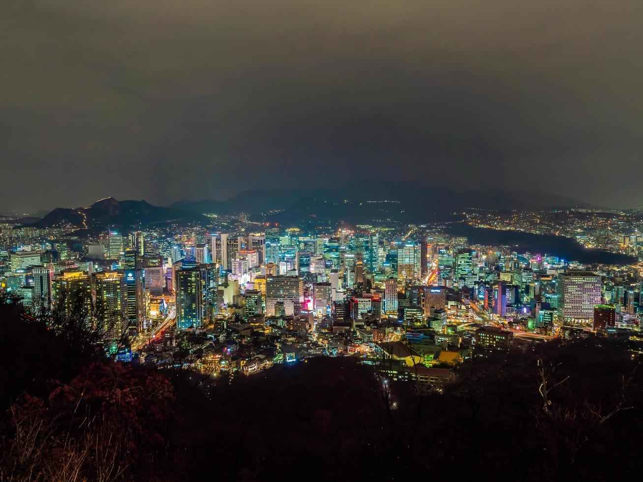 seoul city at night, zuid-korea foto