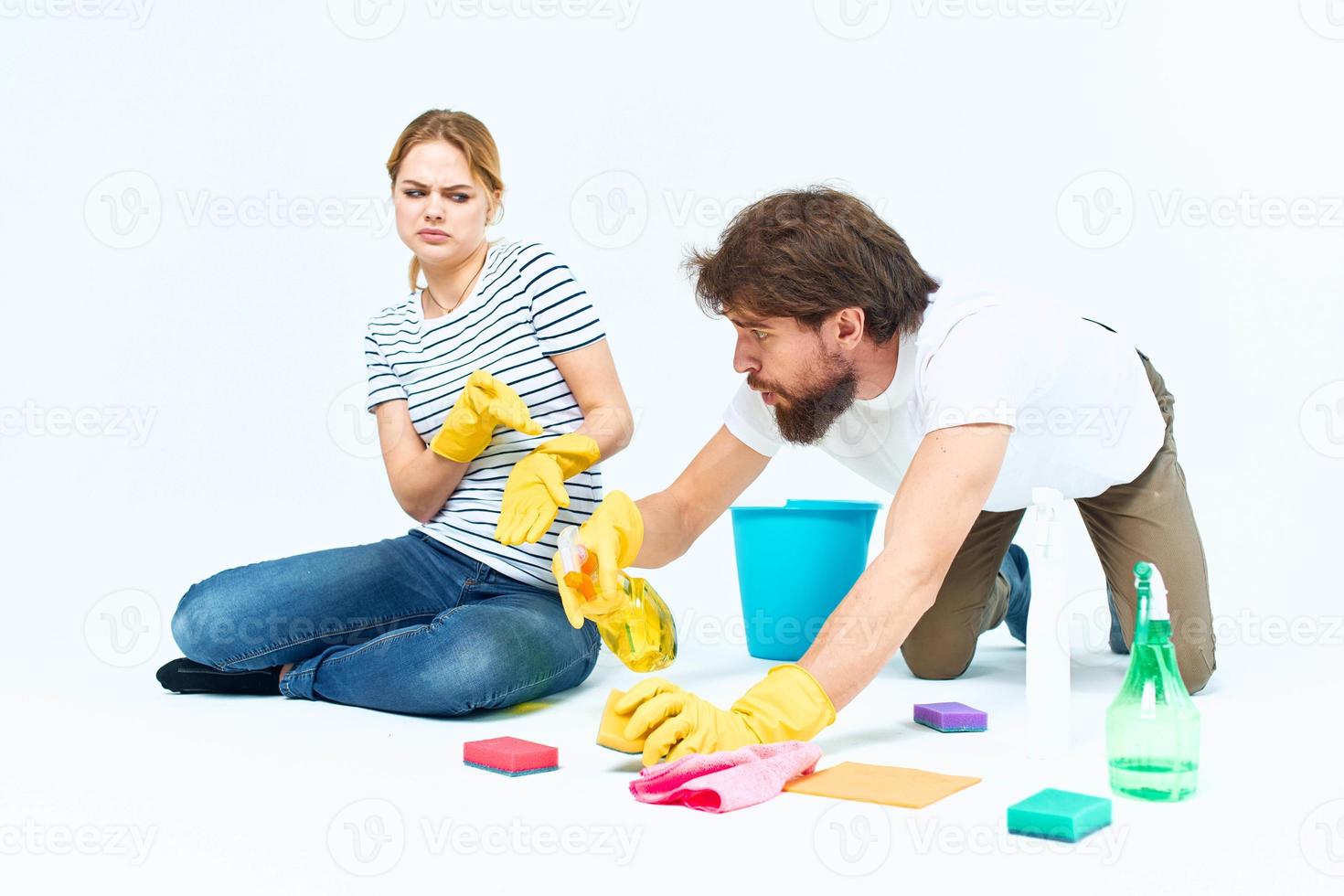 familie het wassen vloeren schoonmaak benodigdheden schoonmaak samen huiswerk foto