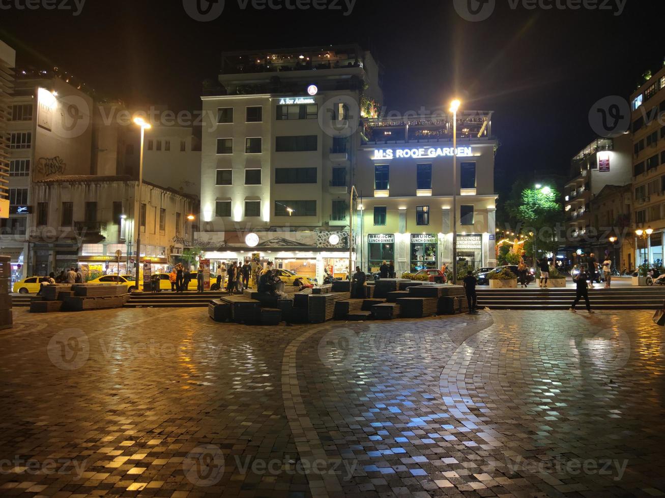 Athene nacht met monastiraki plein en oud plaka acropolis heuvel Aan voet wandelen verkennen Griekenland groot grootte hoog kwaliteit prints foto