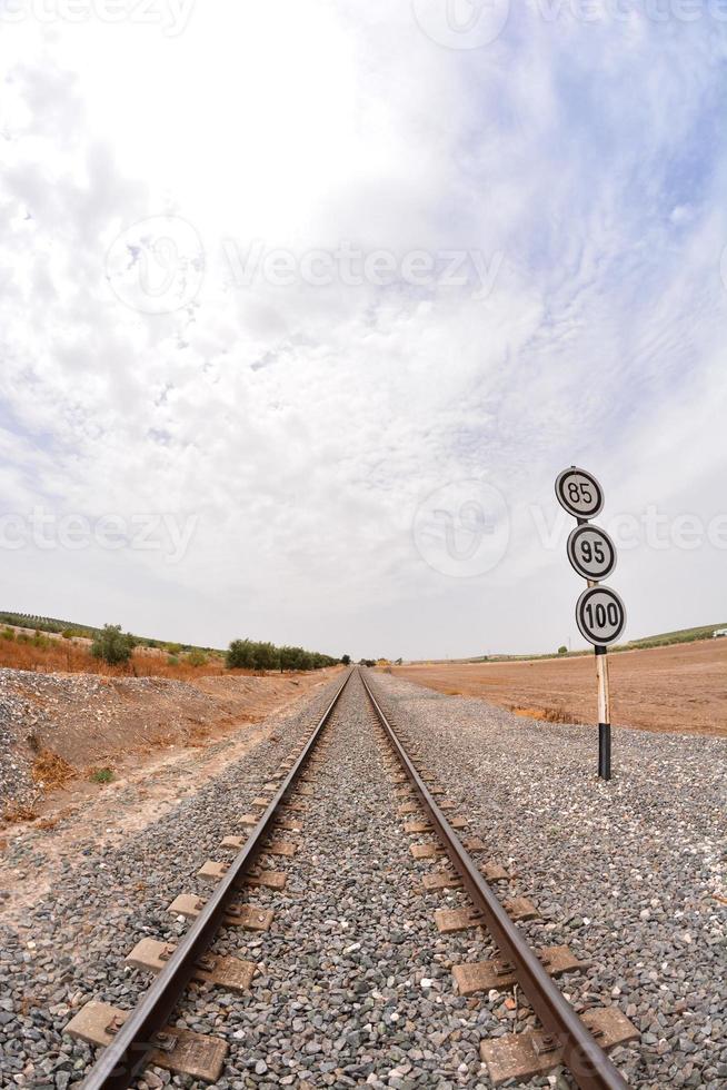 spoorweg Aan de platteland foto