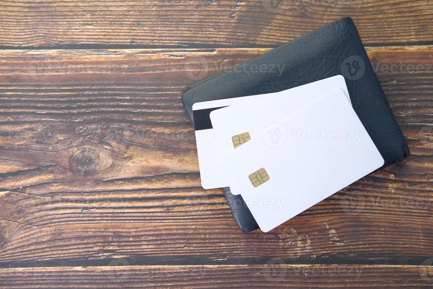 close-up van creditcards op portemonnee op houten achtergrond foto