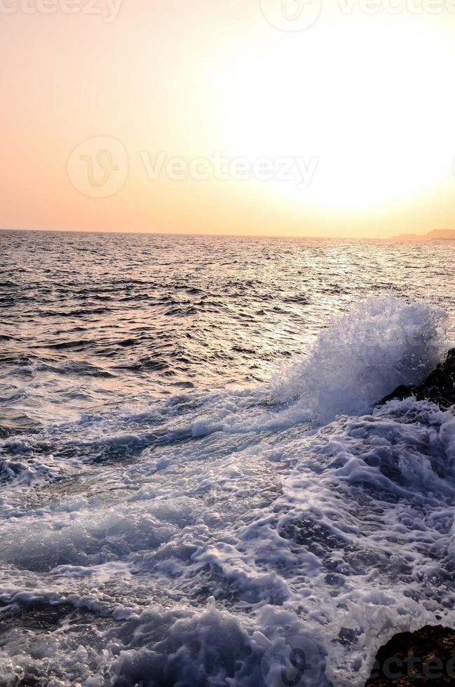 zonsondergang over de zee foto