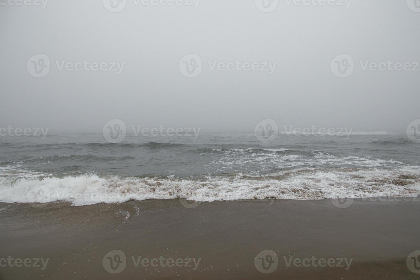 strand landschap Aan de Baltisch zee in Polen gedurende de bries foto