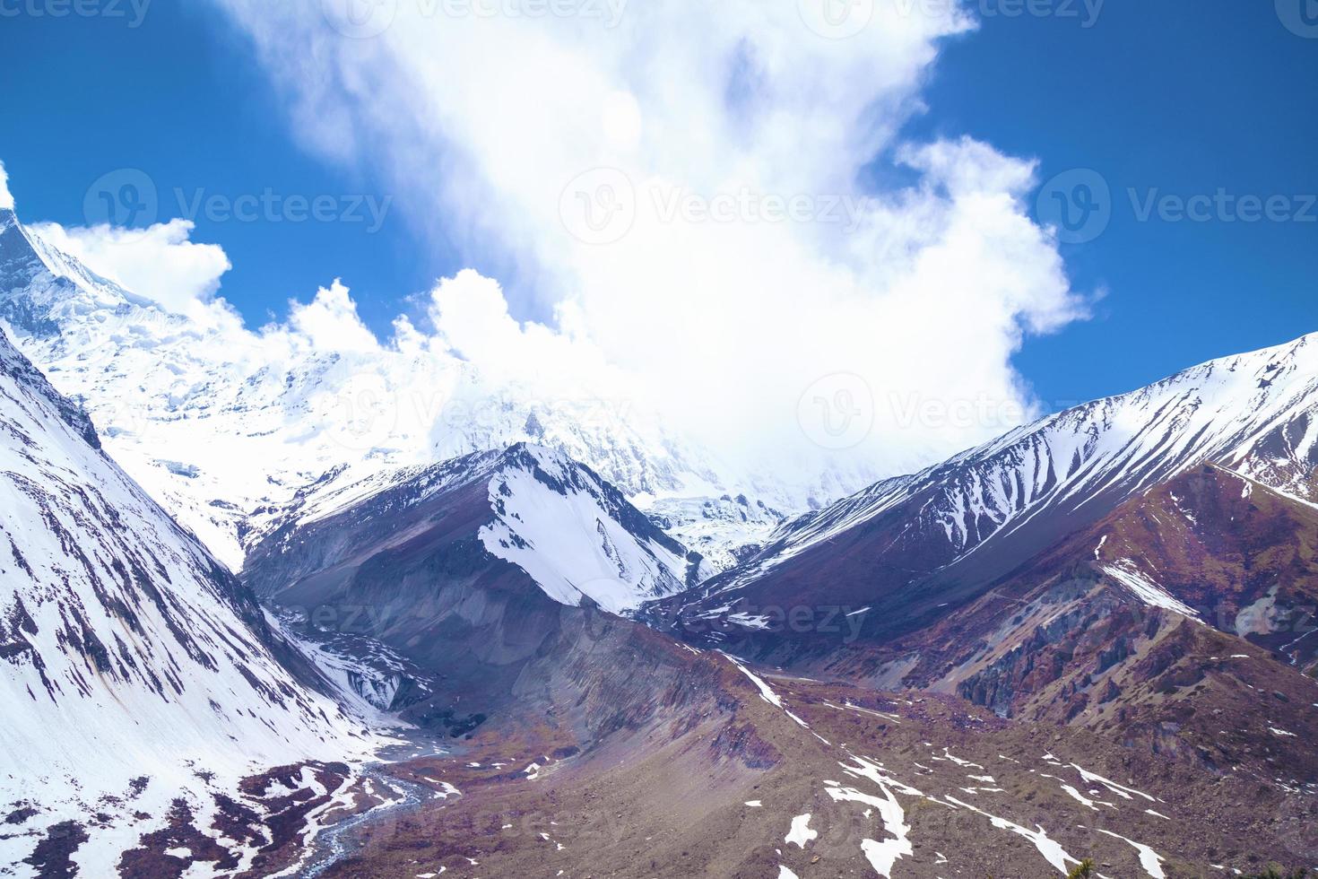 sneeuw afgedekt Himalaya foto