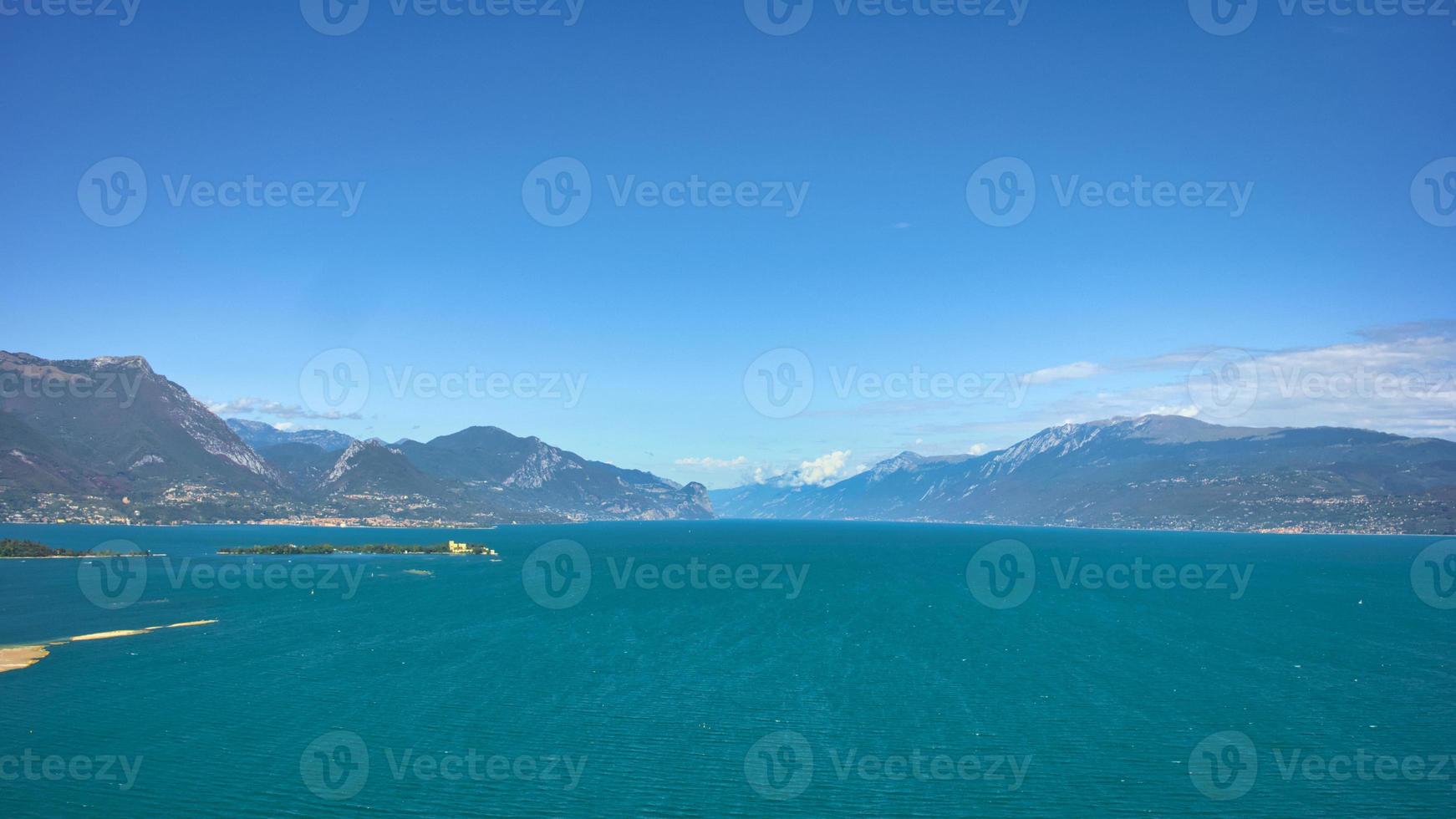 antenne visie over- de zuidelijk een deel van meer Garda foto