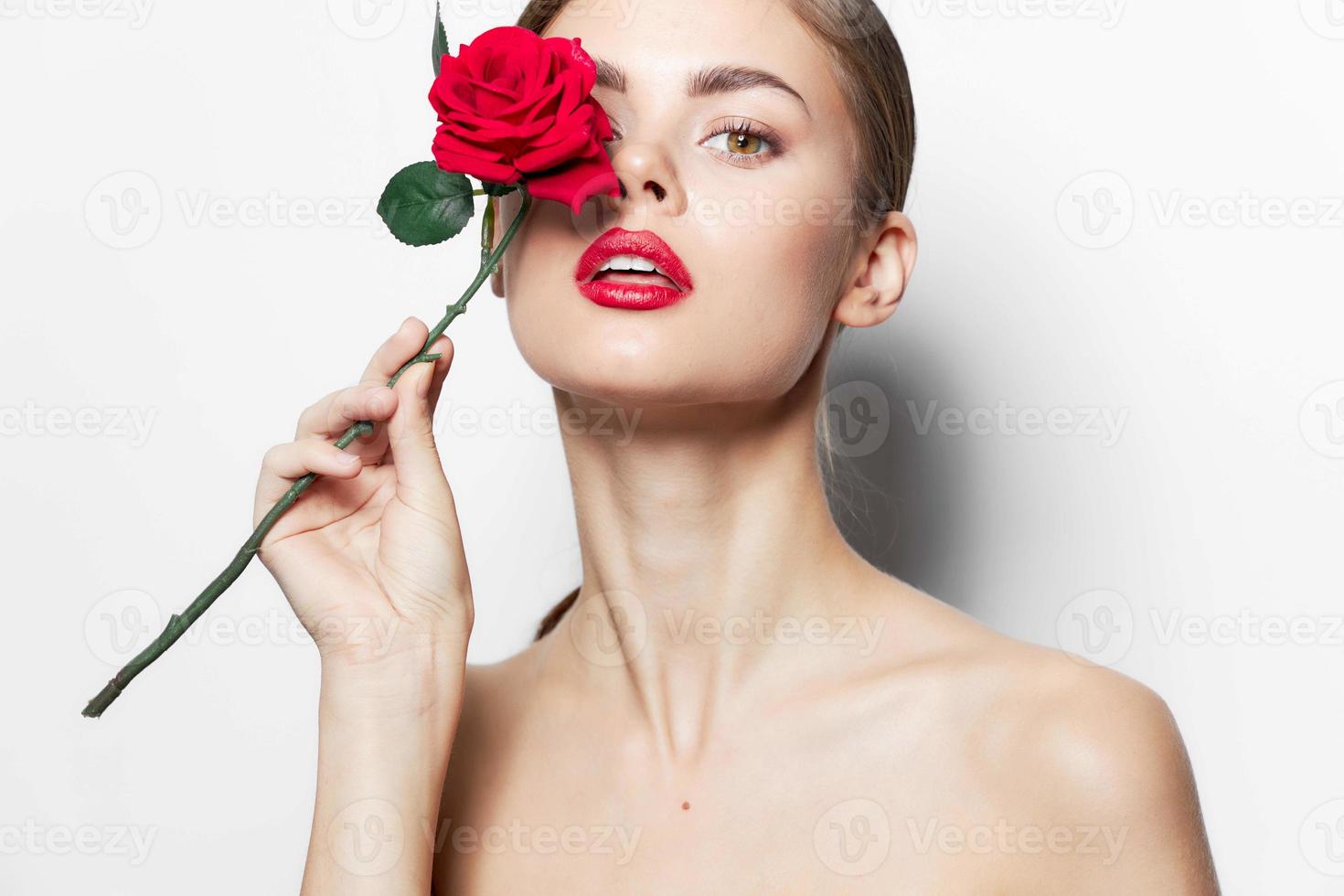 jong vrouw kaal schouders Doorzichtig huid roos Doorzichtig huid foto