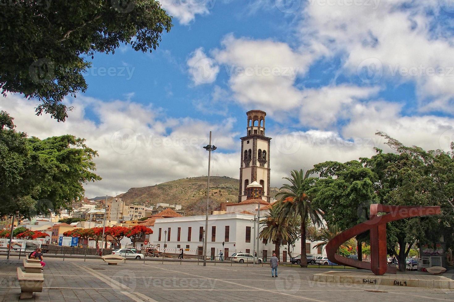 interessant kleurrijk vakantie huizen in de straten van de Spaans stad van sanca cruz in Tenerife foto