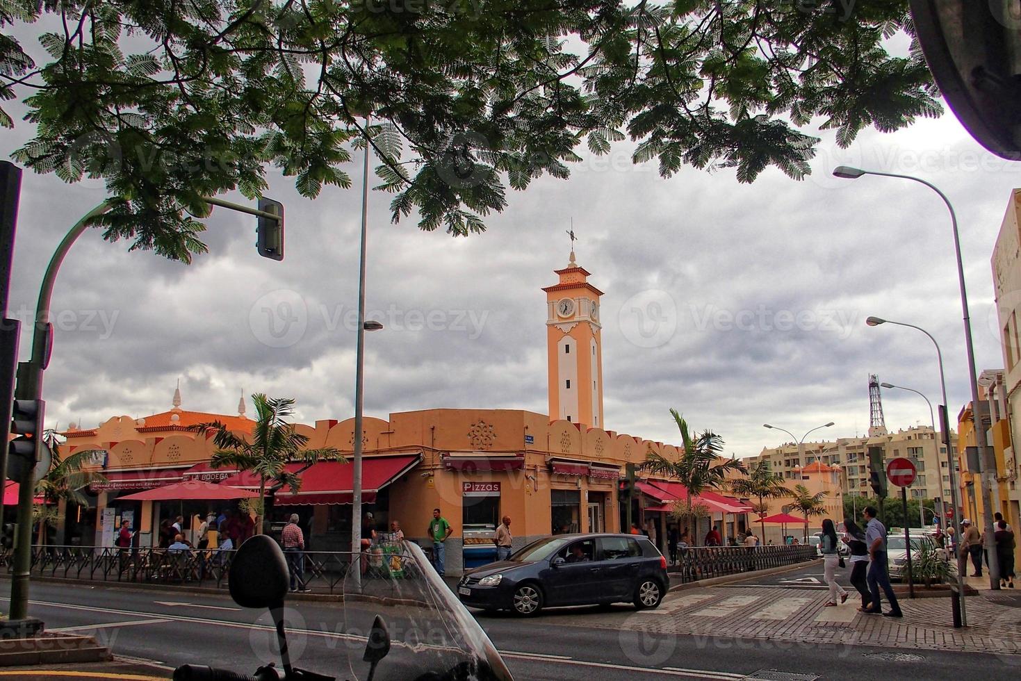 interessant kleurrijk vakantie huizen in de straten van de Spaans stad van sanca cruz in Tenerife foto