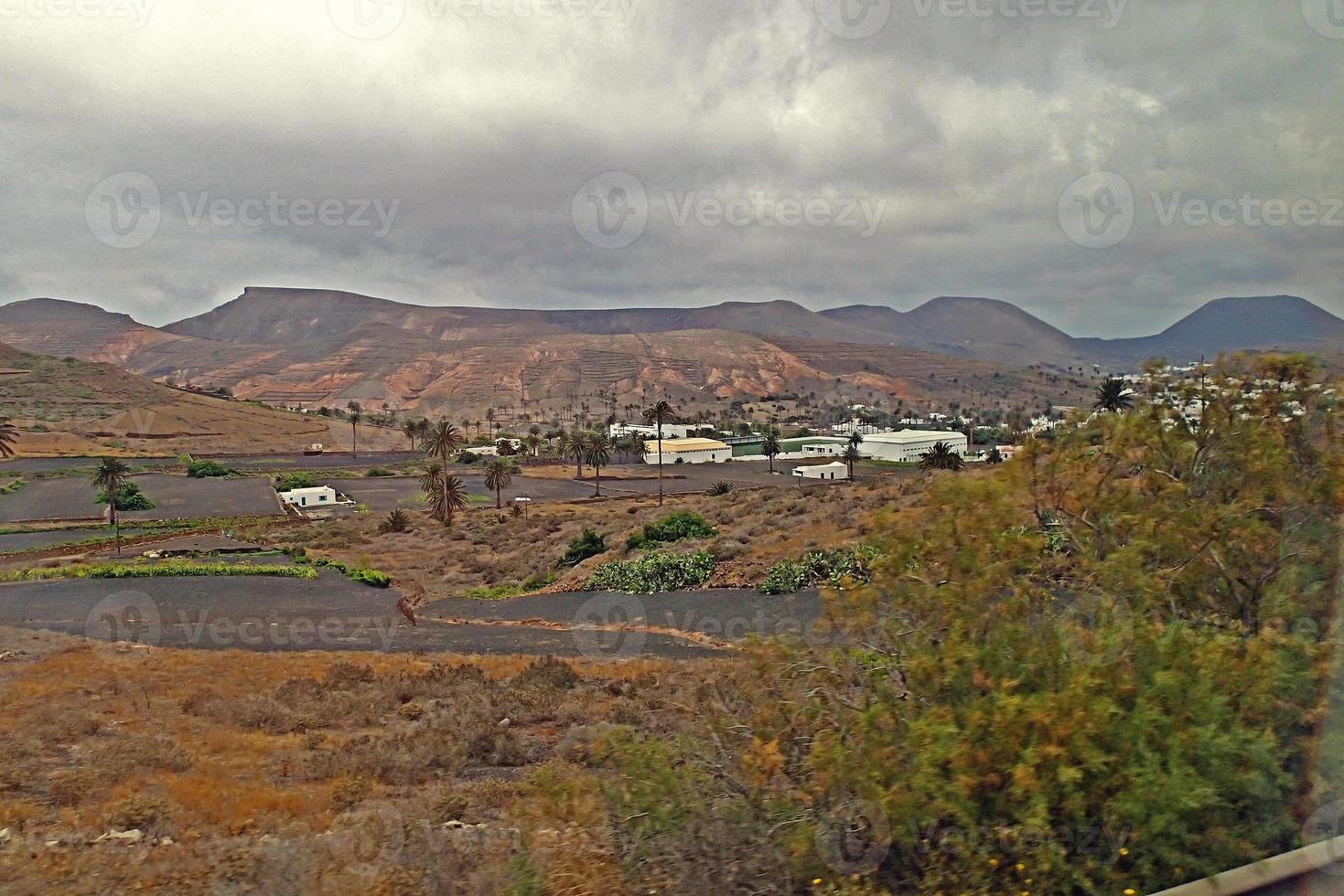 l kalmte zomer bewolkt landschap van de Spaans kanarie eiland Lanzarote foto