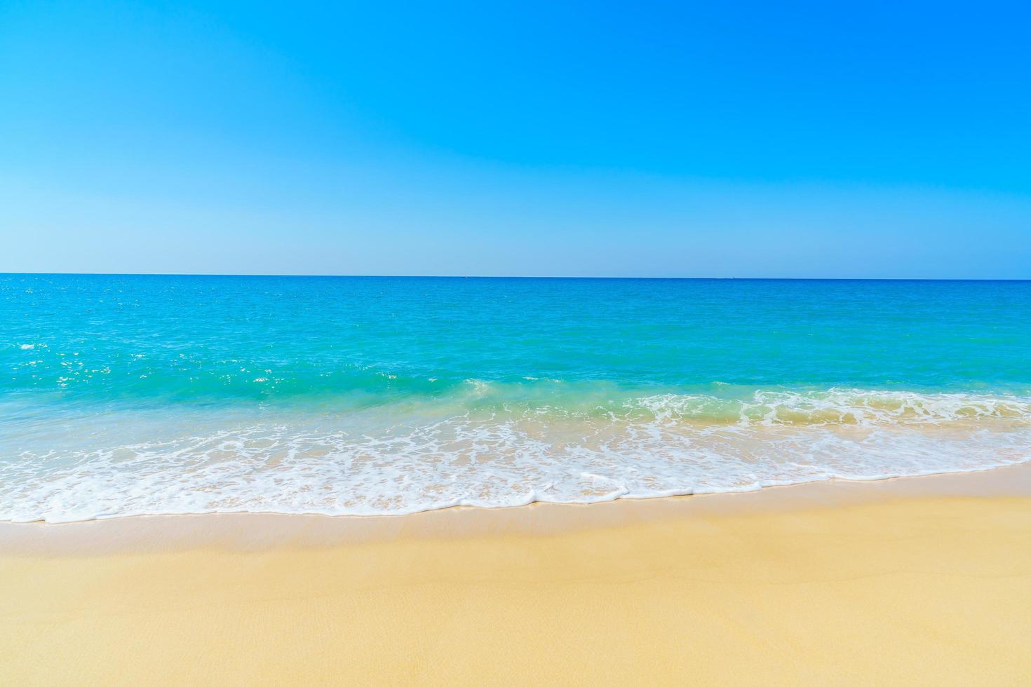 prachtig strand en zee foto