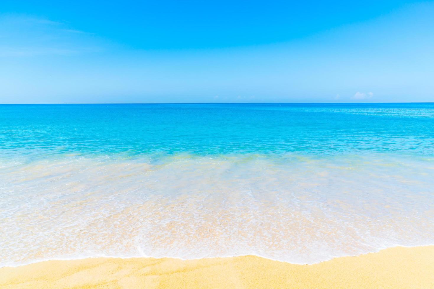 prachtig strand en zee foto