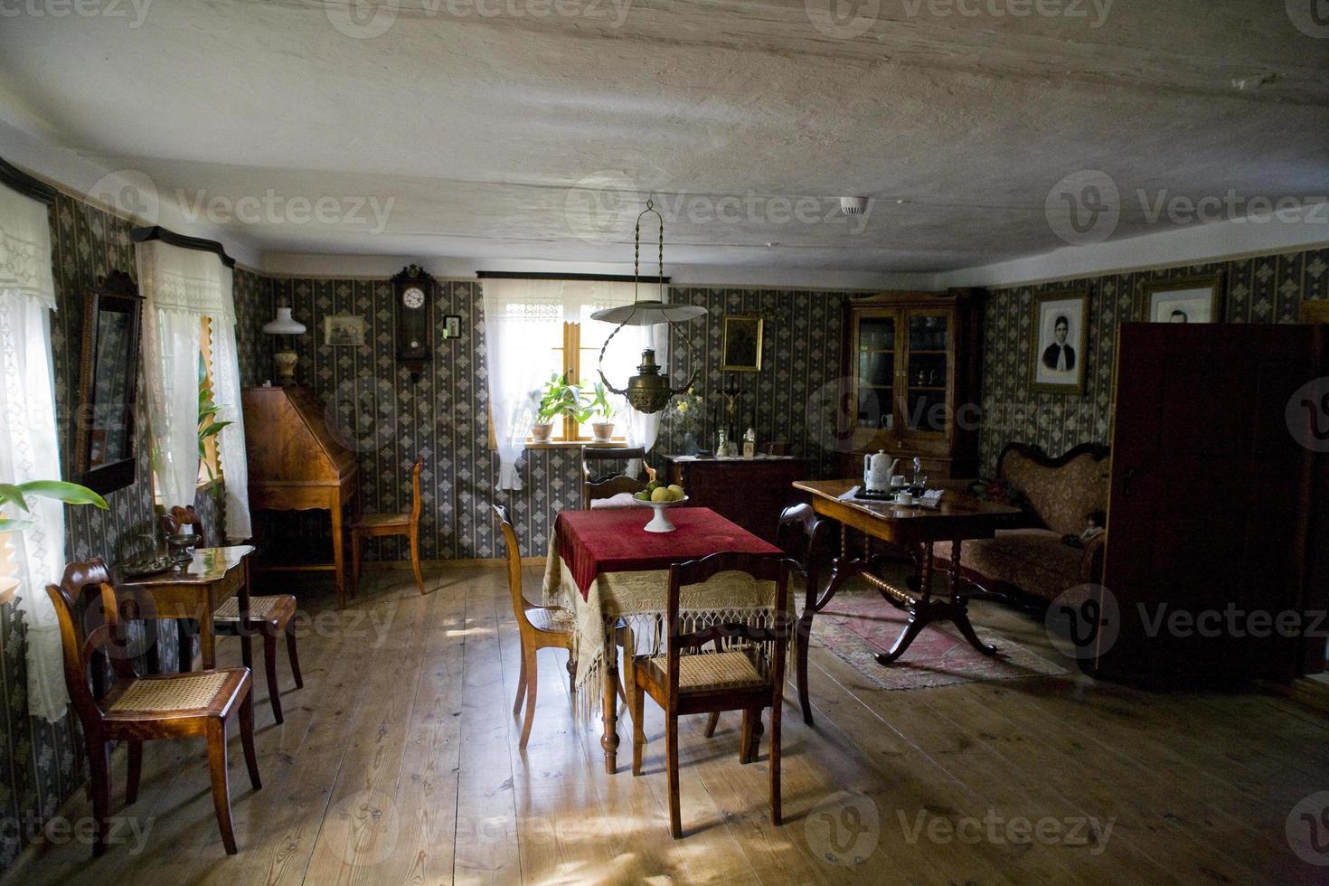 oud elegant historisch edele kamer in een land landhuis huis foto