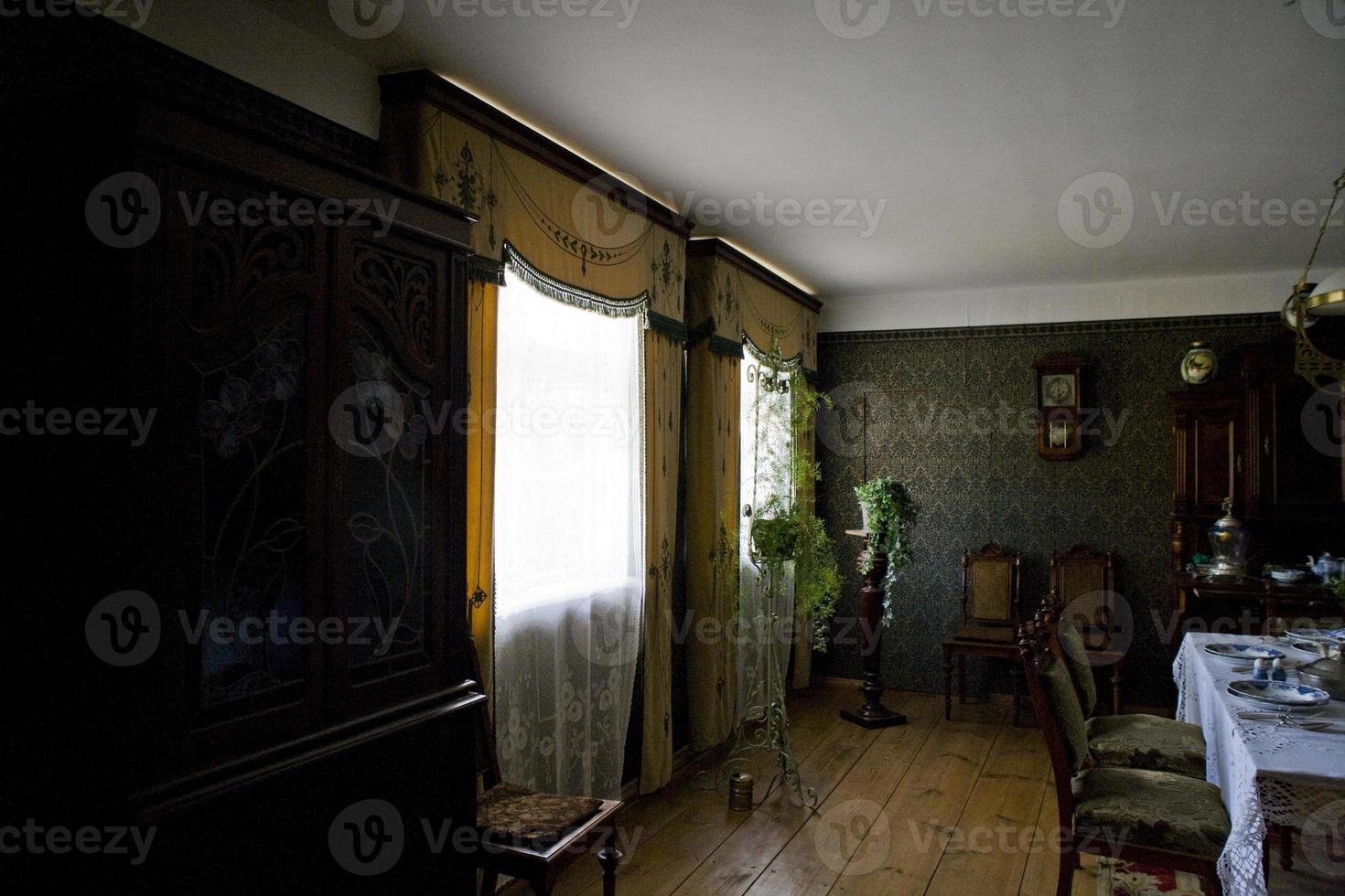 oud elegant historisch edele kamer in een land landhuis huis foto