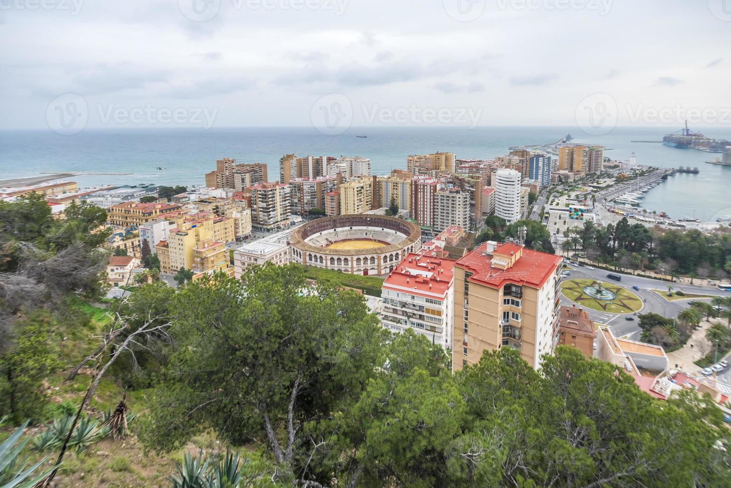 Malaga is een haven en kust stad gelegen Aan de zon strand Aan de middellandse Zee kust in de oosten- van de Iberisch schiereiland. foto