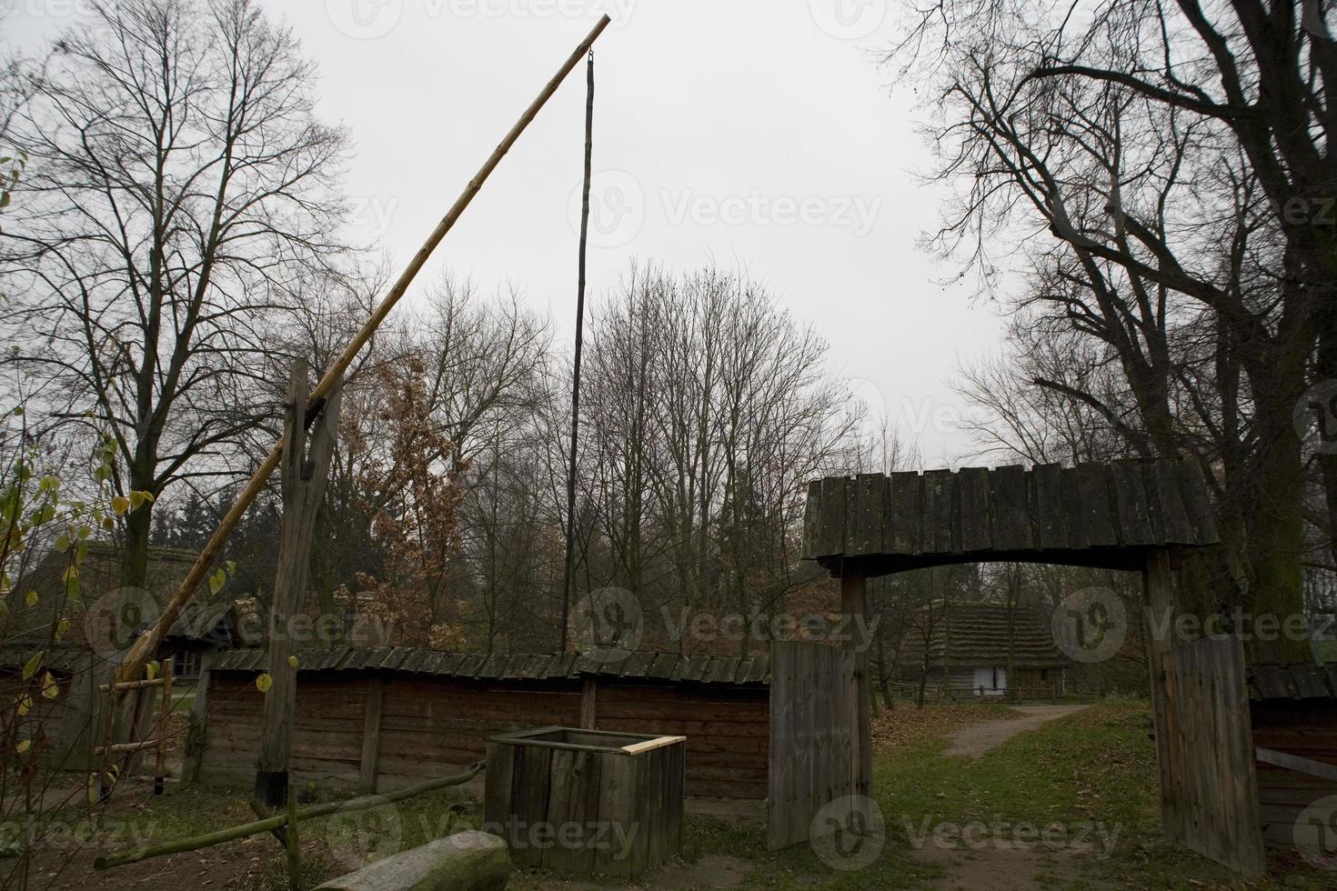 houten goed in een oud dorp in Polen in podlasie Bij de museum foto